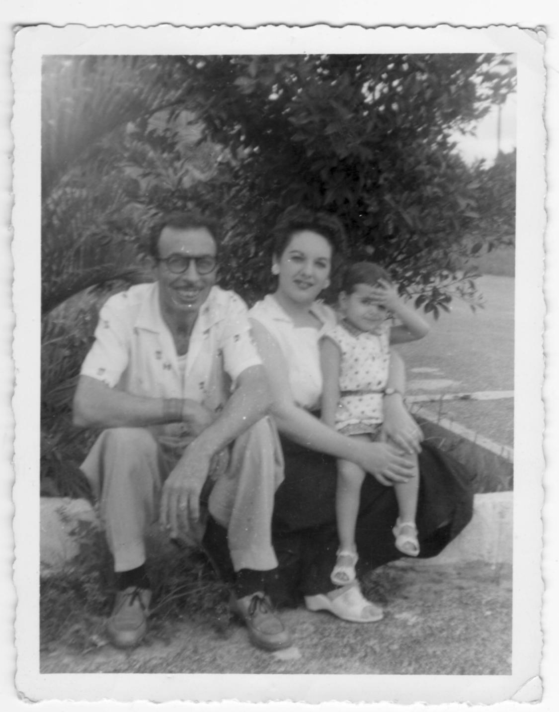 Imagen - Ángel, Conchita y su hija Leonor, año 1956