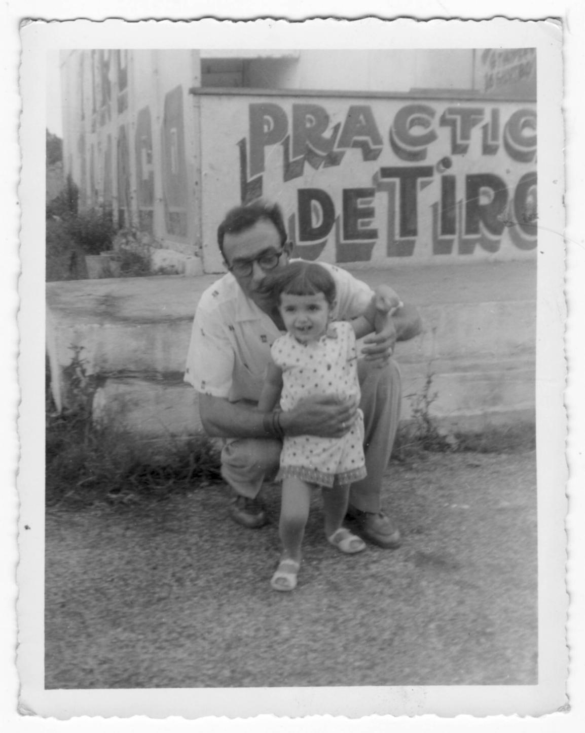Imagen - Ángel y su hija Leonor, hacia 1956