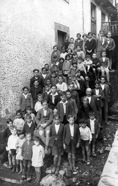 Imagen - Alumnos de la Escuela Don Juan en luarca, año 1928