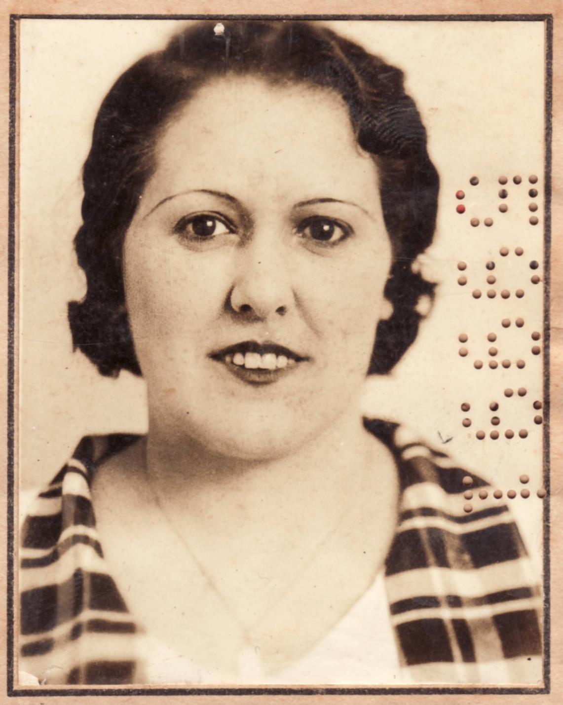 Imagen - América Fernández Santos, foto del Registro de Extranjeros de Cuba, año 1935