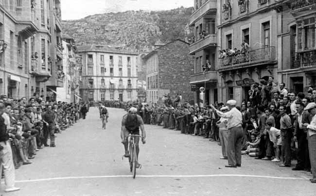 Imagen - Carrera ciclista en Luarca