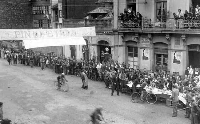 Imagen - Carrera ciclista en Luarca