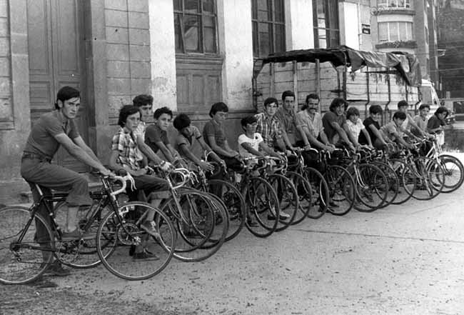 Imagen - Ciclistas en Luarca