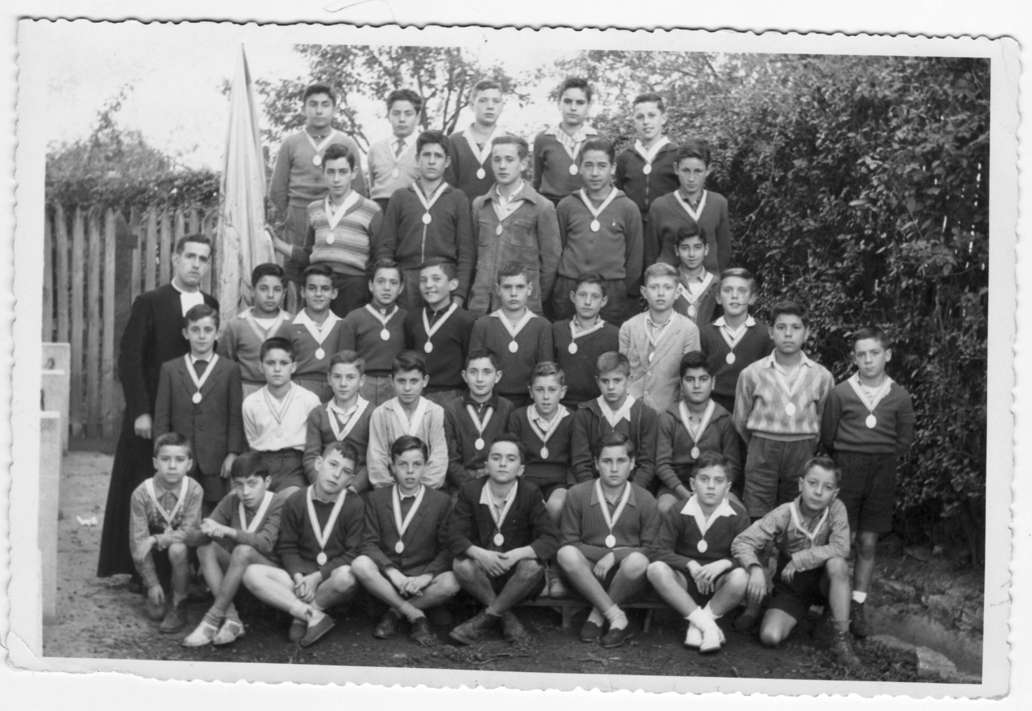 Imagen - Congregantes de La Inmaculada, La Salle de Ujo, en 1957