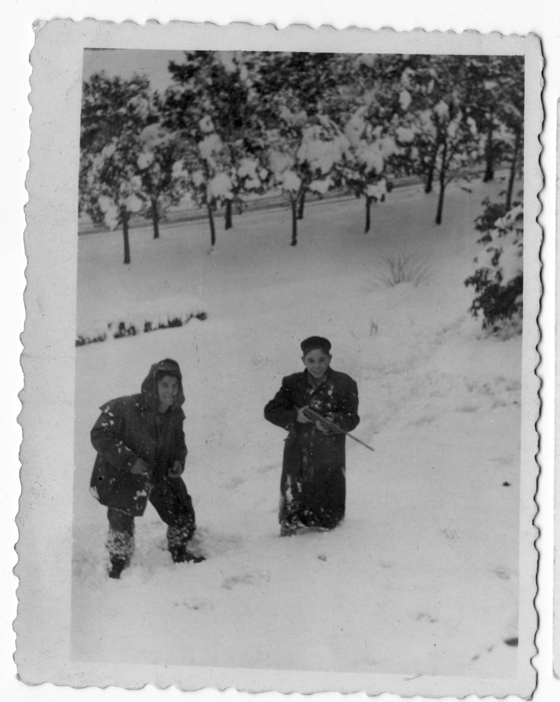 Imagen - De caza entre la nieve, en Mieres, 1956