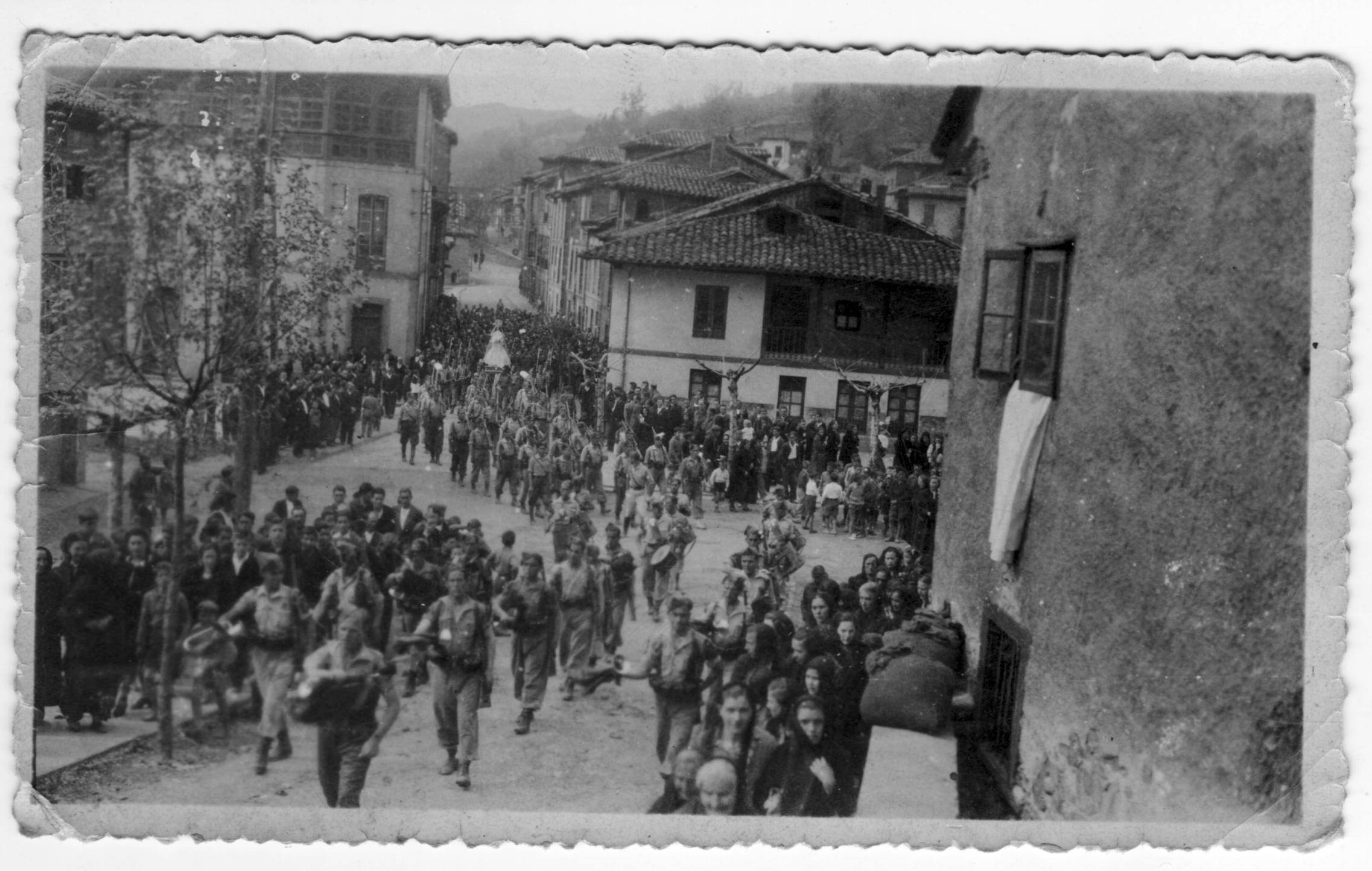 Imagen - Desfile de la legión con la virgen del Otero