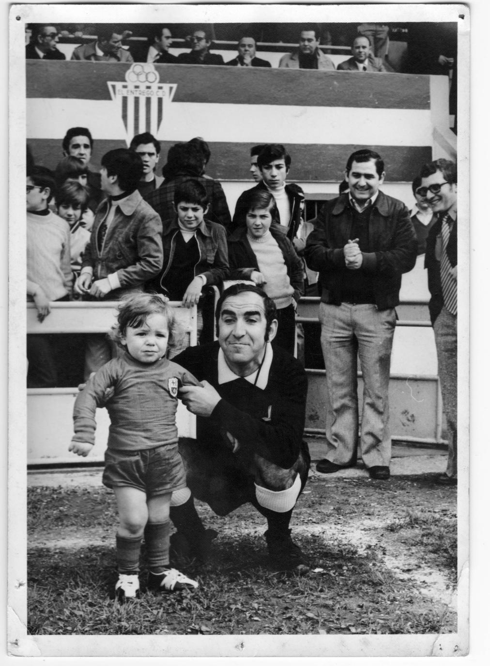 Imagen - El árbitro de primera división Gutiérrez, en el Campo del Nalón