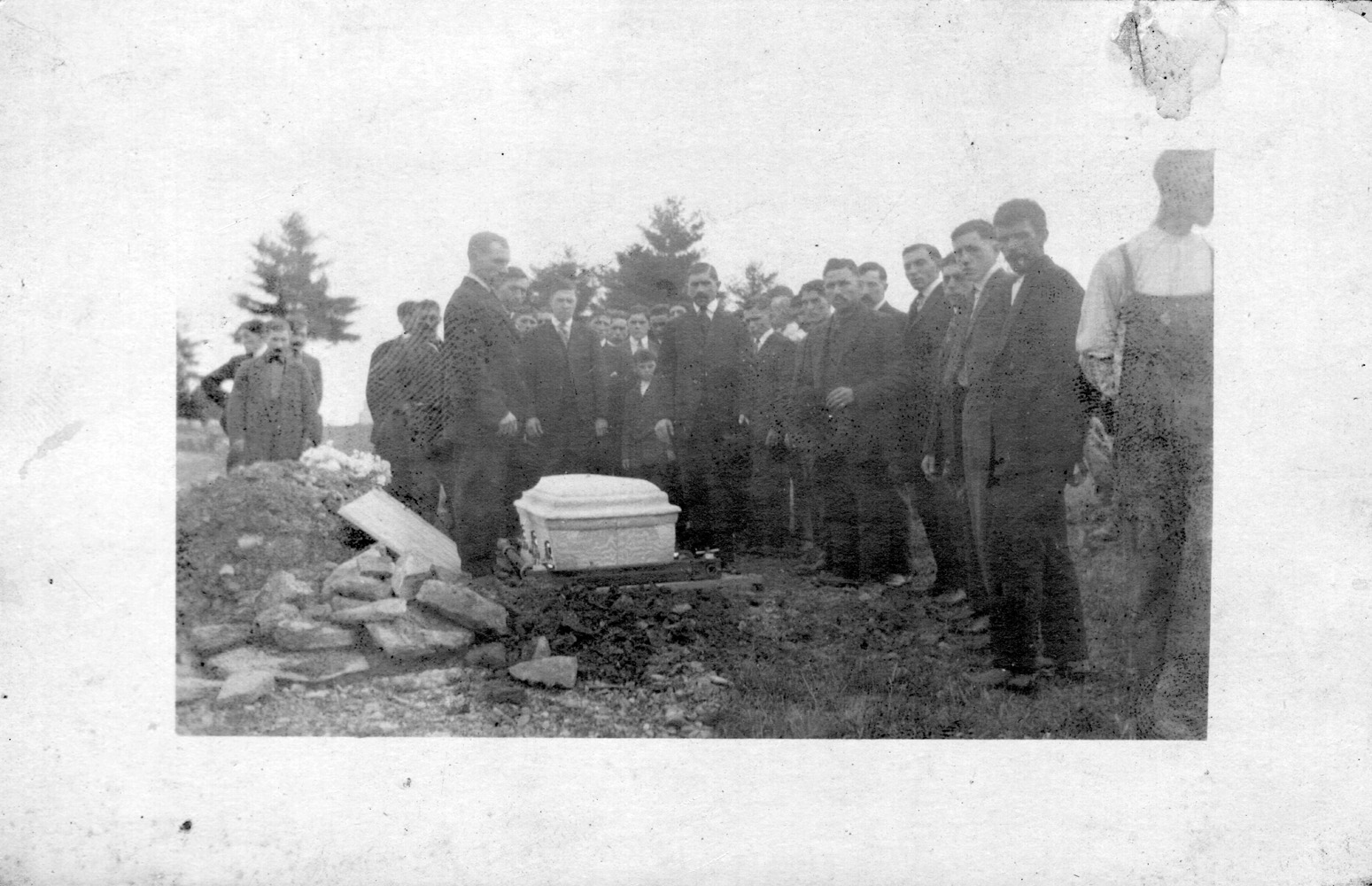 Imagen - Entierro de uno de los hijos de Leopolda Artime