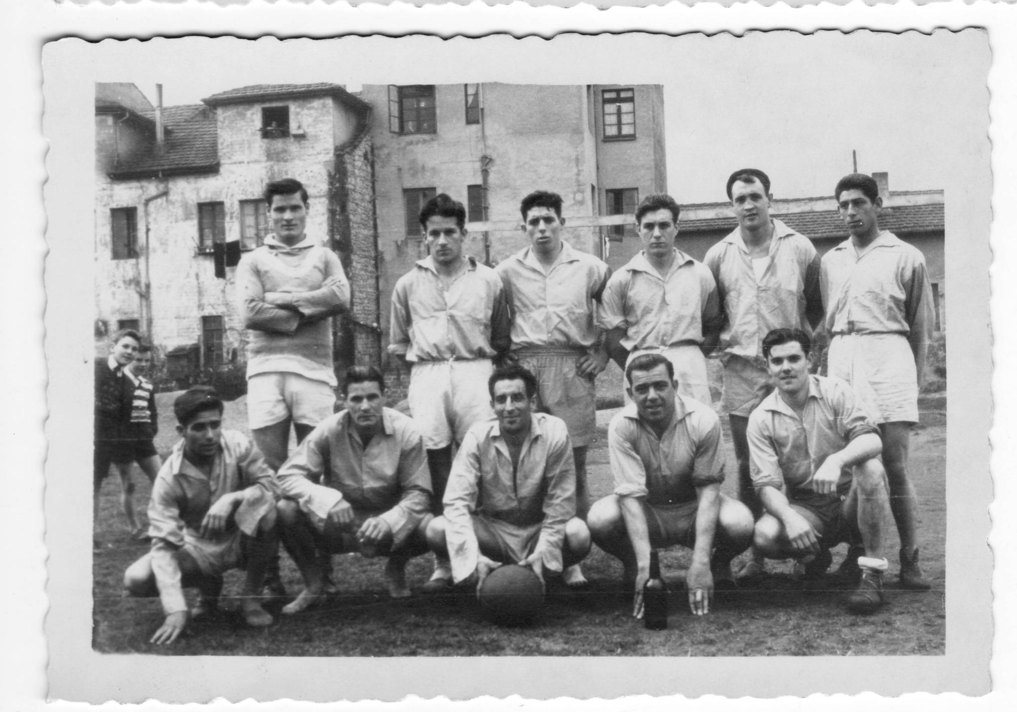 Imagen - Equipo de aficionados de La Camocha, hacia 1965