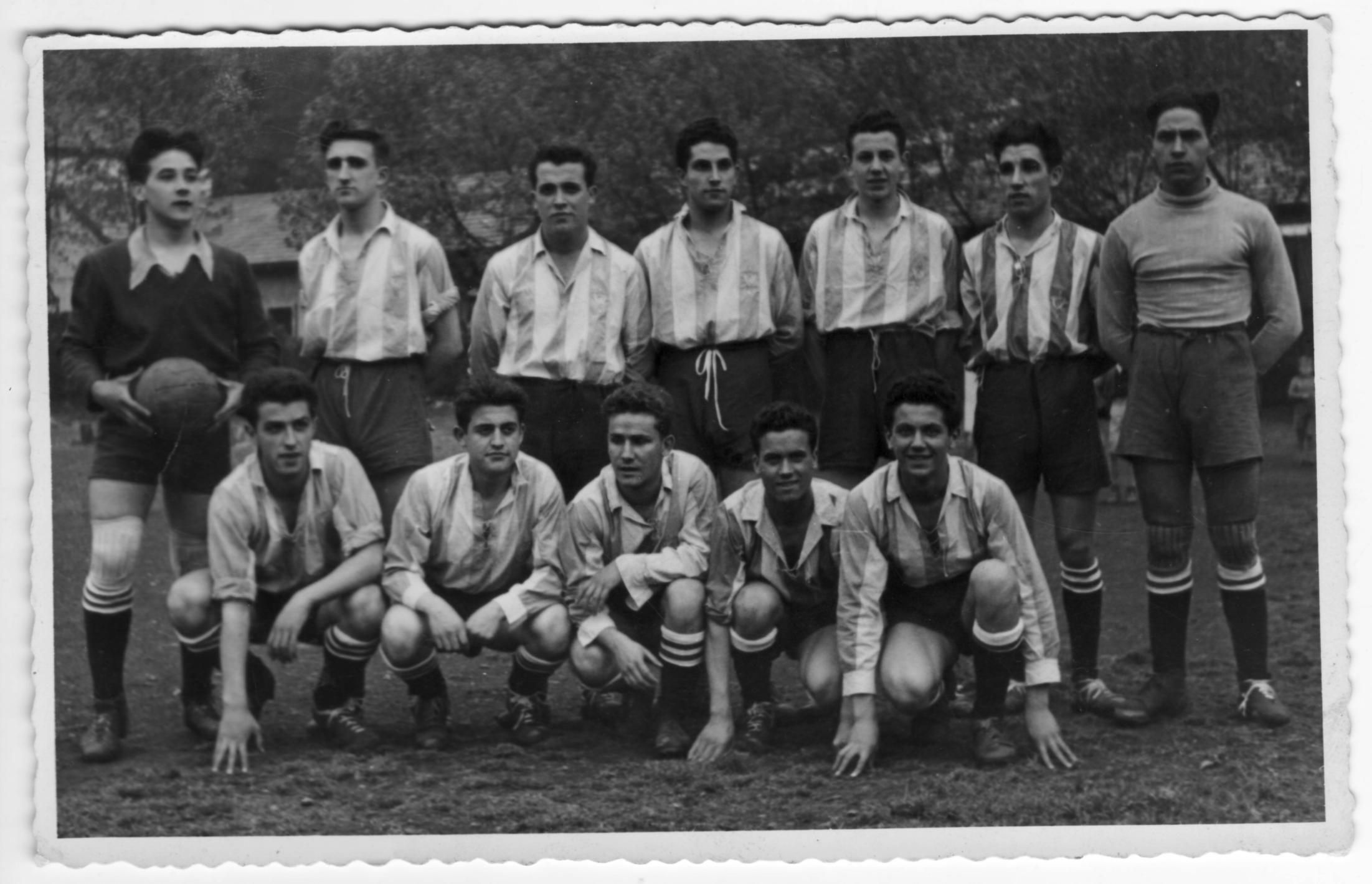 Imagen - Equipo de fútbol Club Deportivo Ujo, año 1953