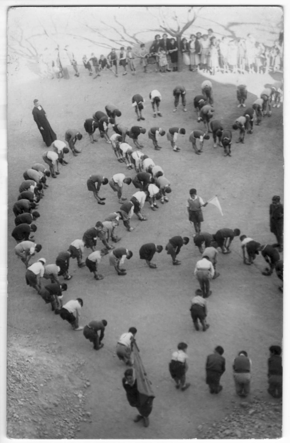 Imagen - Formación de la estrella lasaliana, hacia 1950