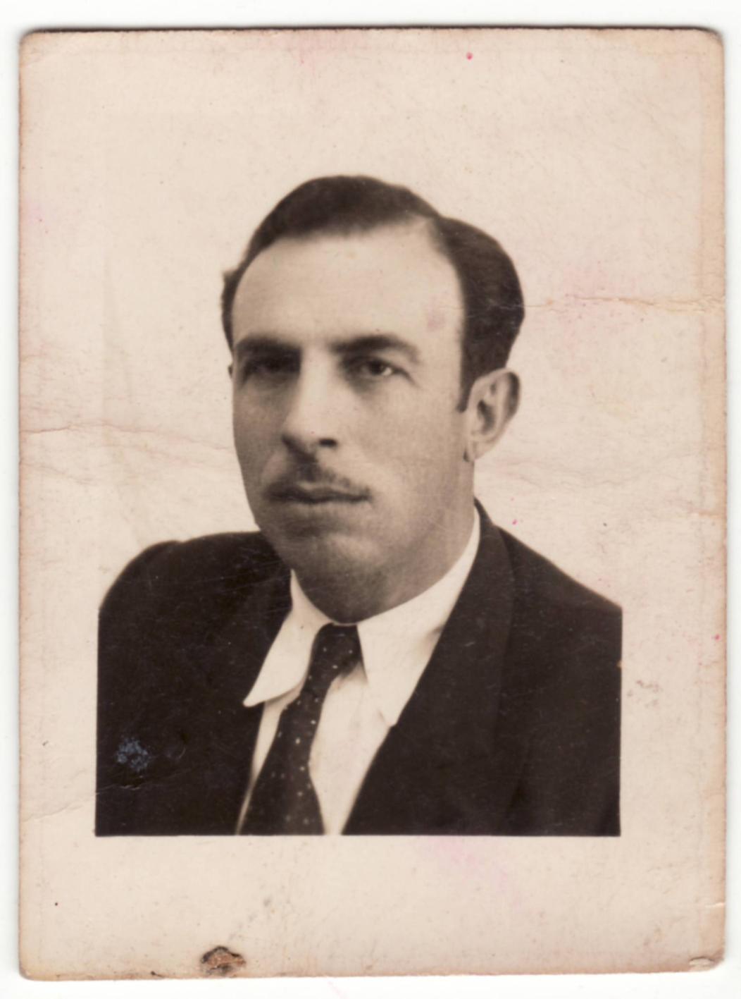 Imagen - Foto de carnet de Ángel Fernández Galán, 1950.