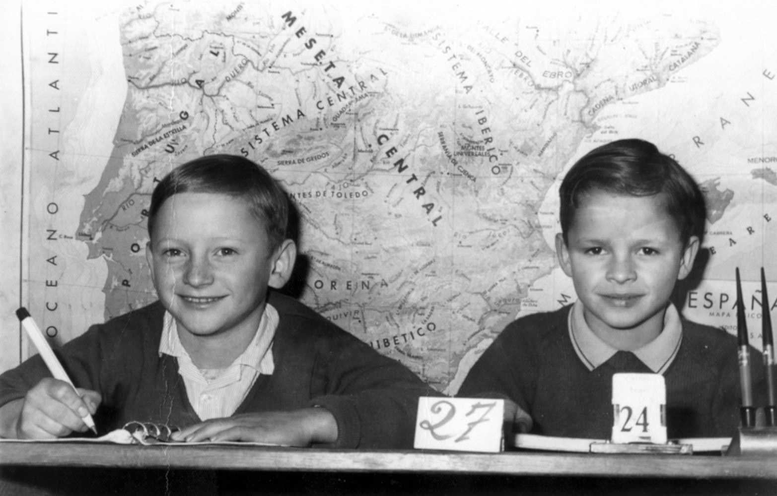 Imagen - Foto de dos alumnos de la escuela de Luerces, Pravia