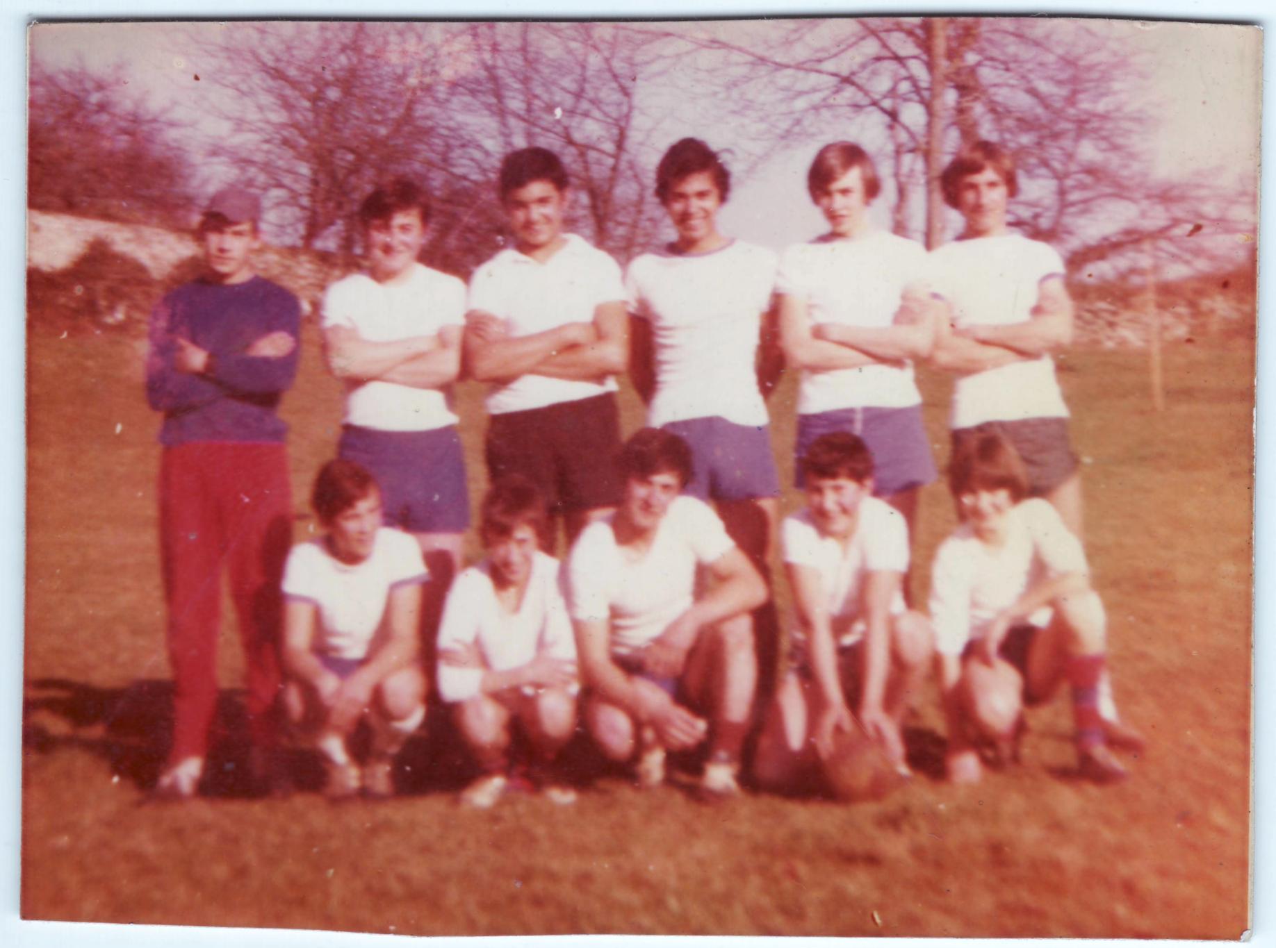 Imagen - Grupo de amigos de Villamayor antes de jugar un partido