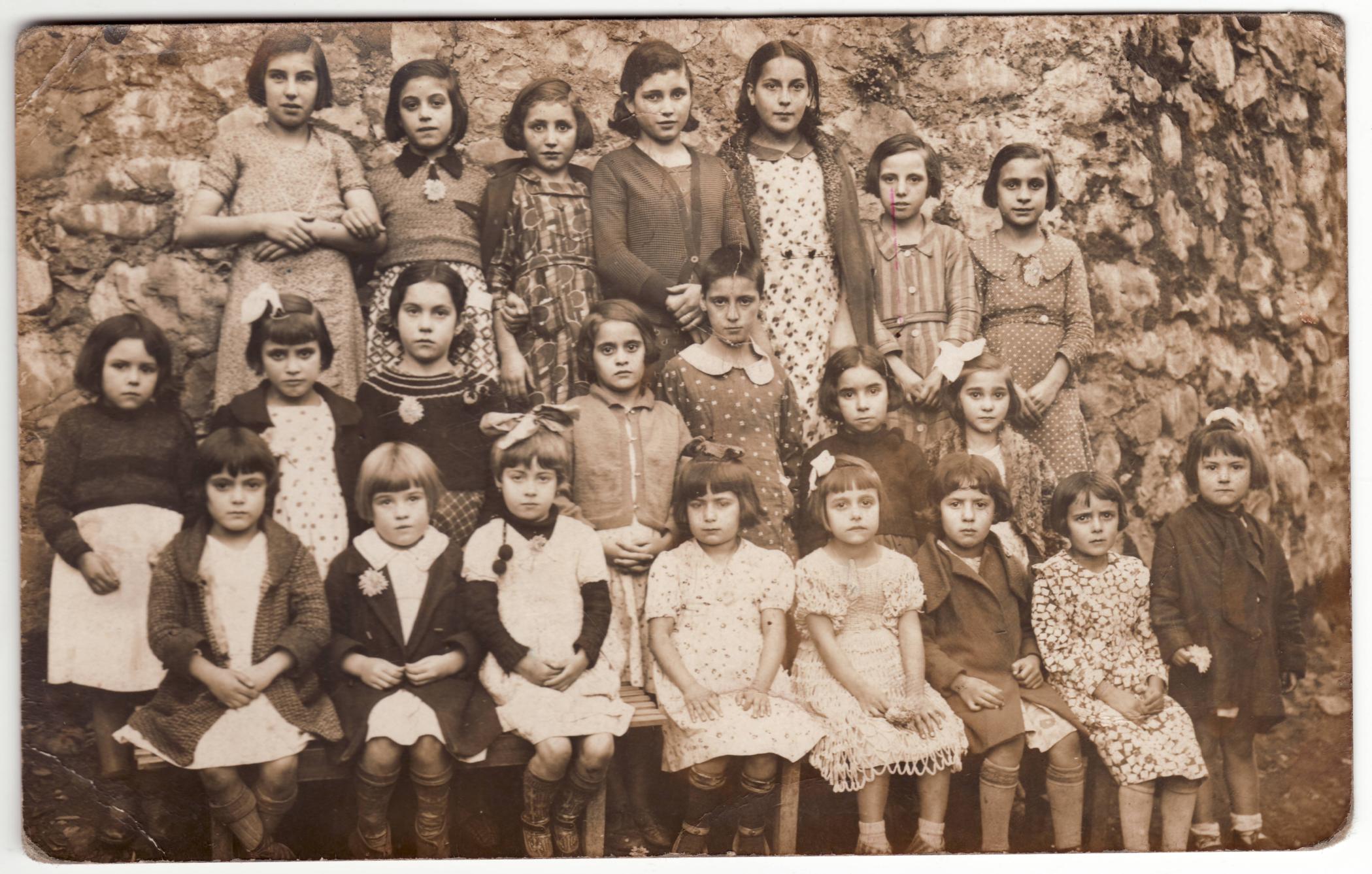 Imagen - La niñas del colegio de Somió, Gijón, hacia el año 1920
