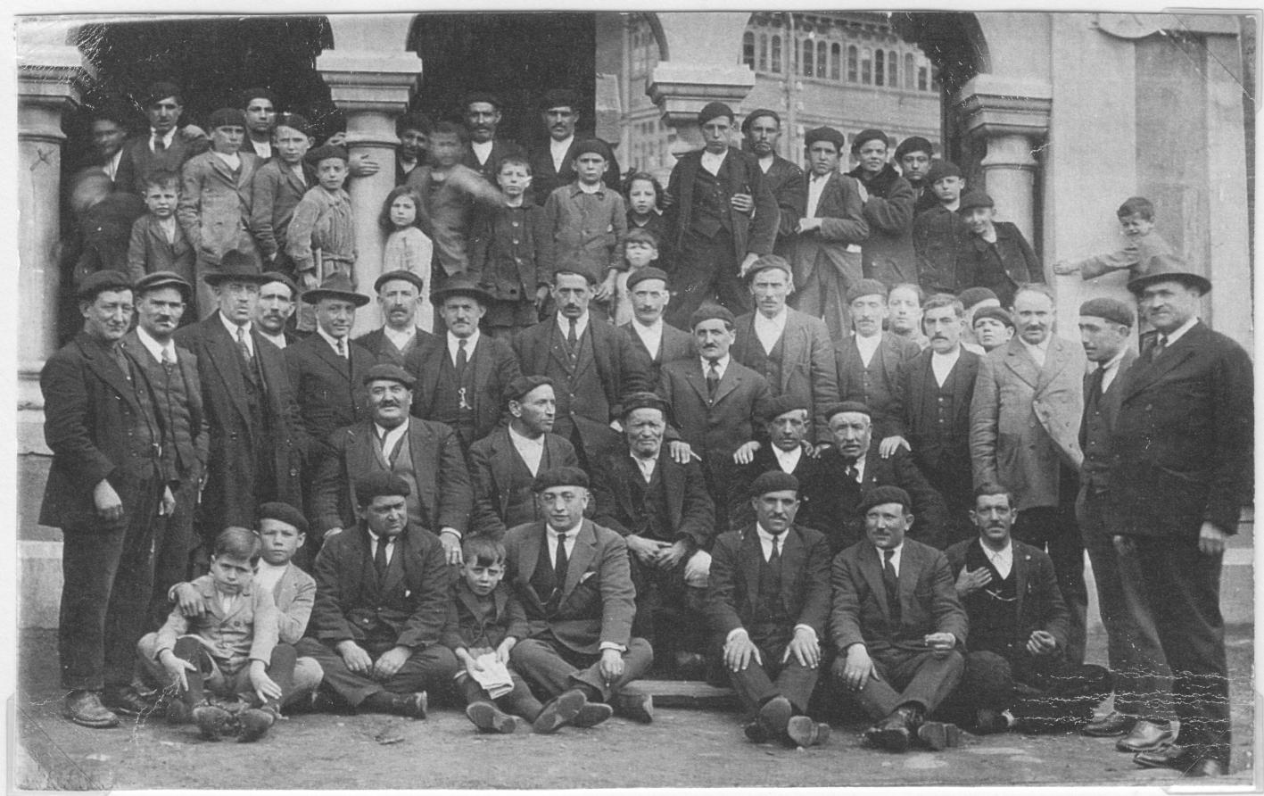 Imagen - Miembros de los Humanitarios de San Martín de Moreda, Aller