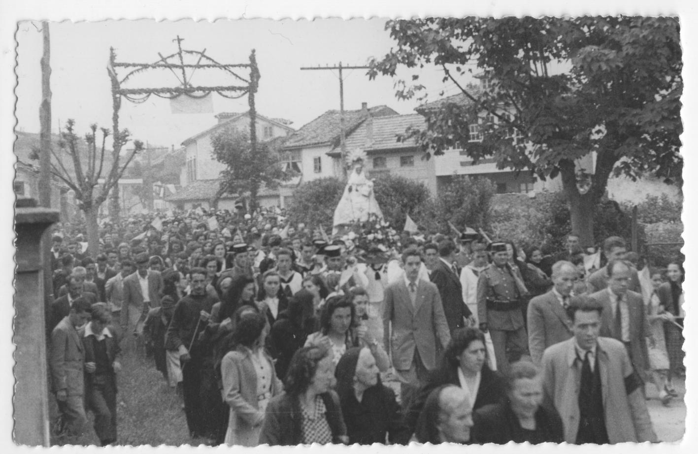 Imagen - Multitud en la visita de la Santina a La Arena