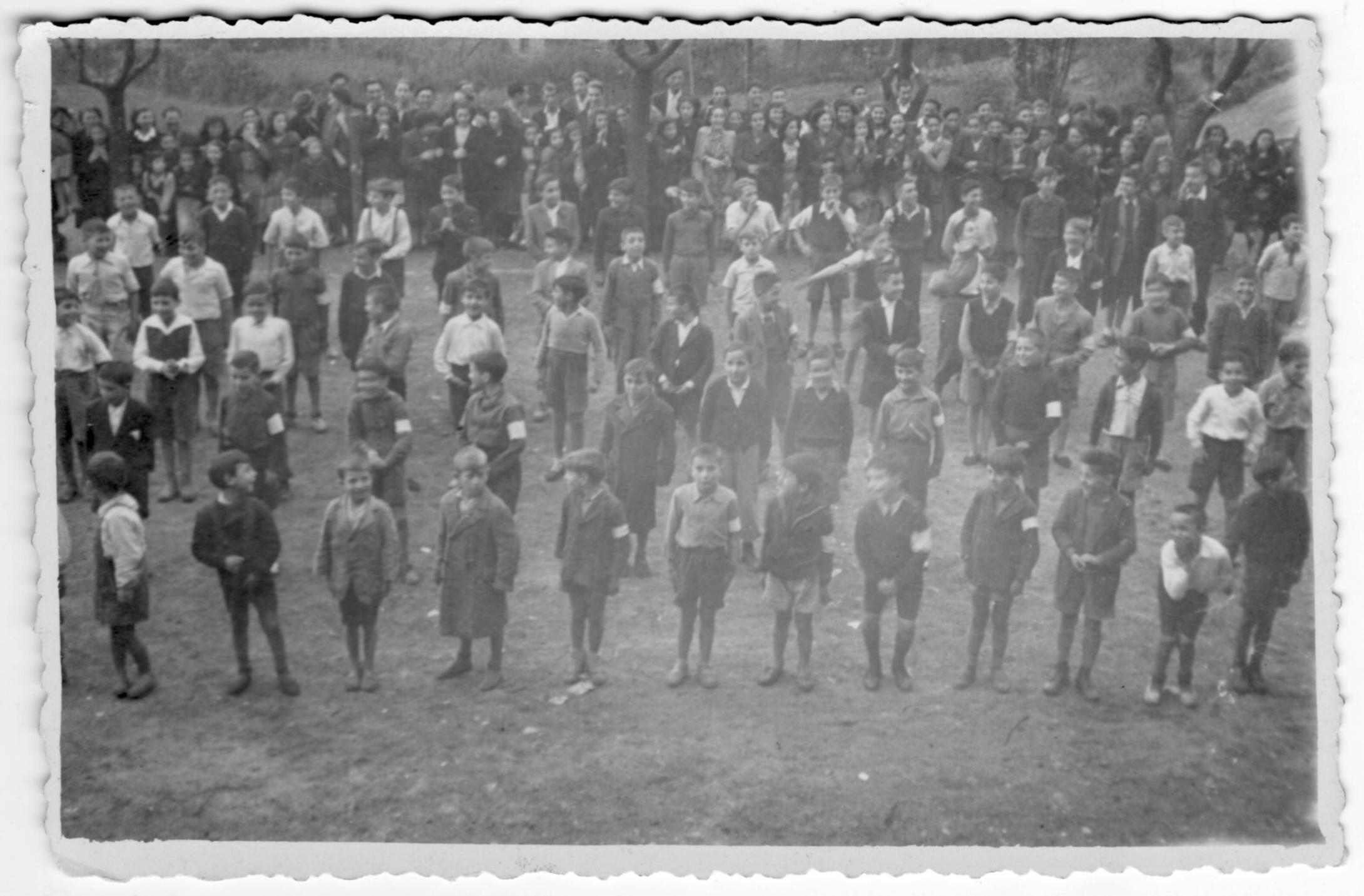 Imagen - Niños formados en La Salle de Ujo, hacia 1950