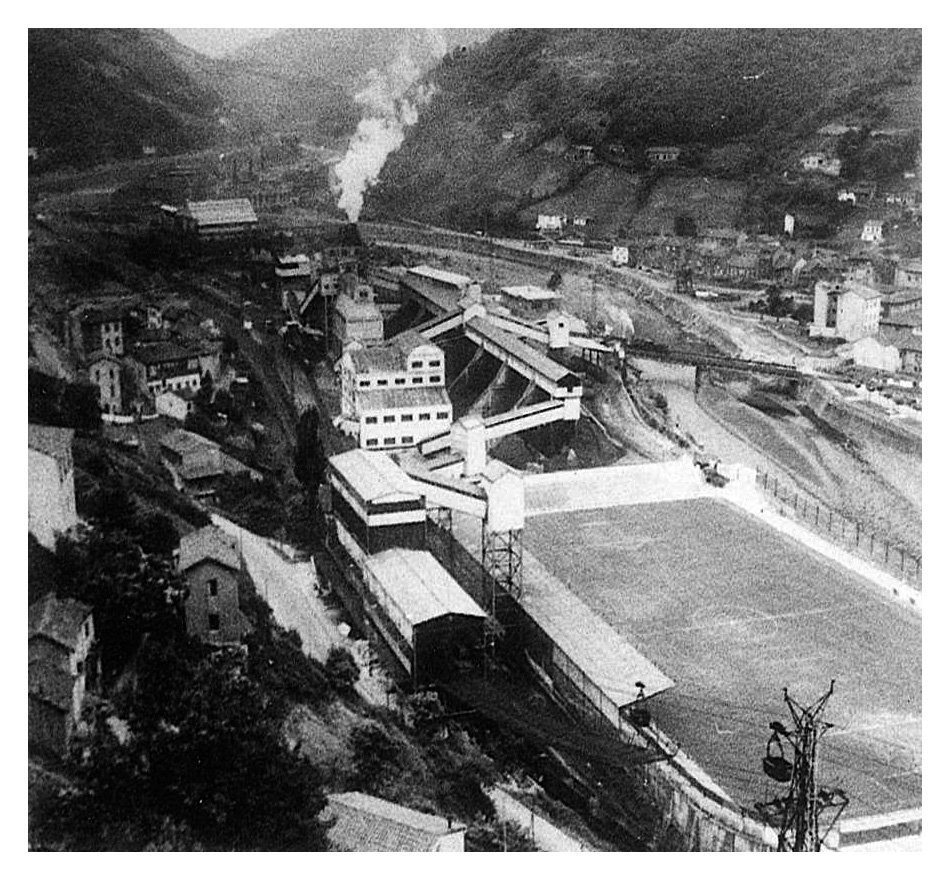 Imagen - Parque de Carbones y campo de fútbol de El Entrego
