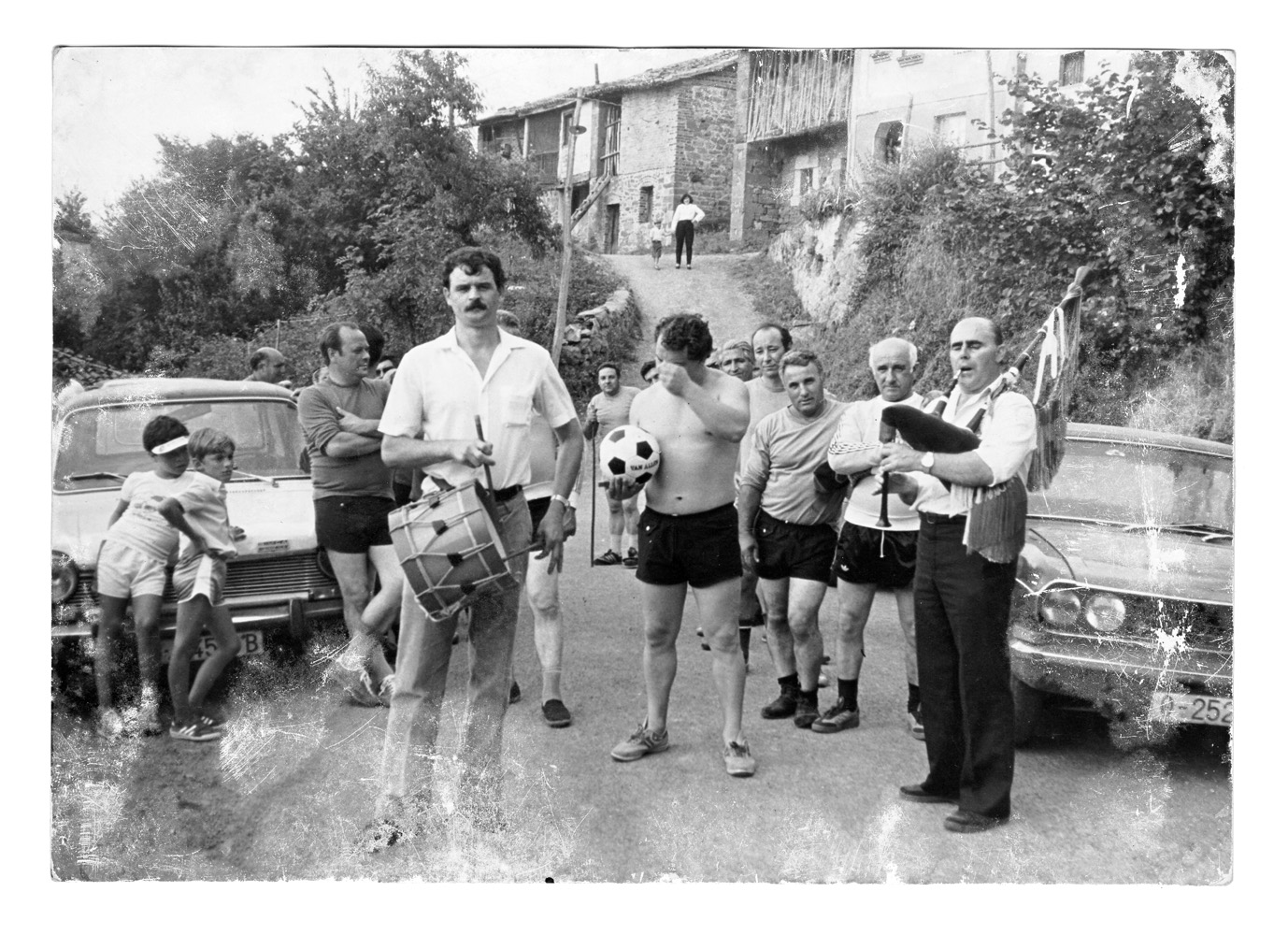 Imagen - Preparando el desfile antes del partido de viejas glorias