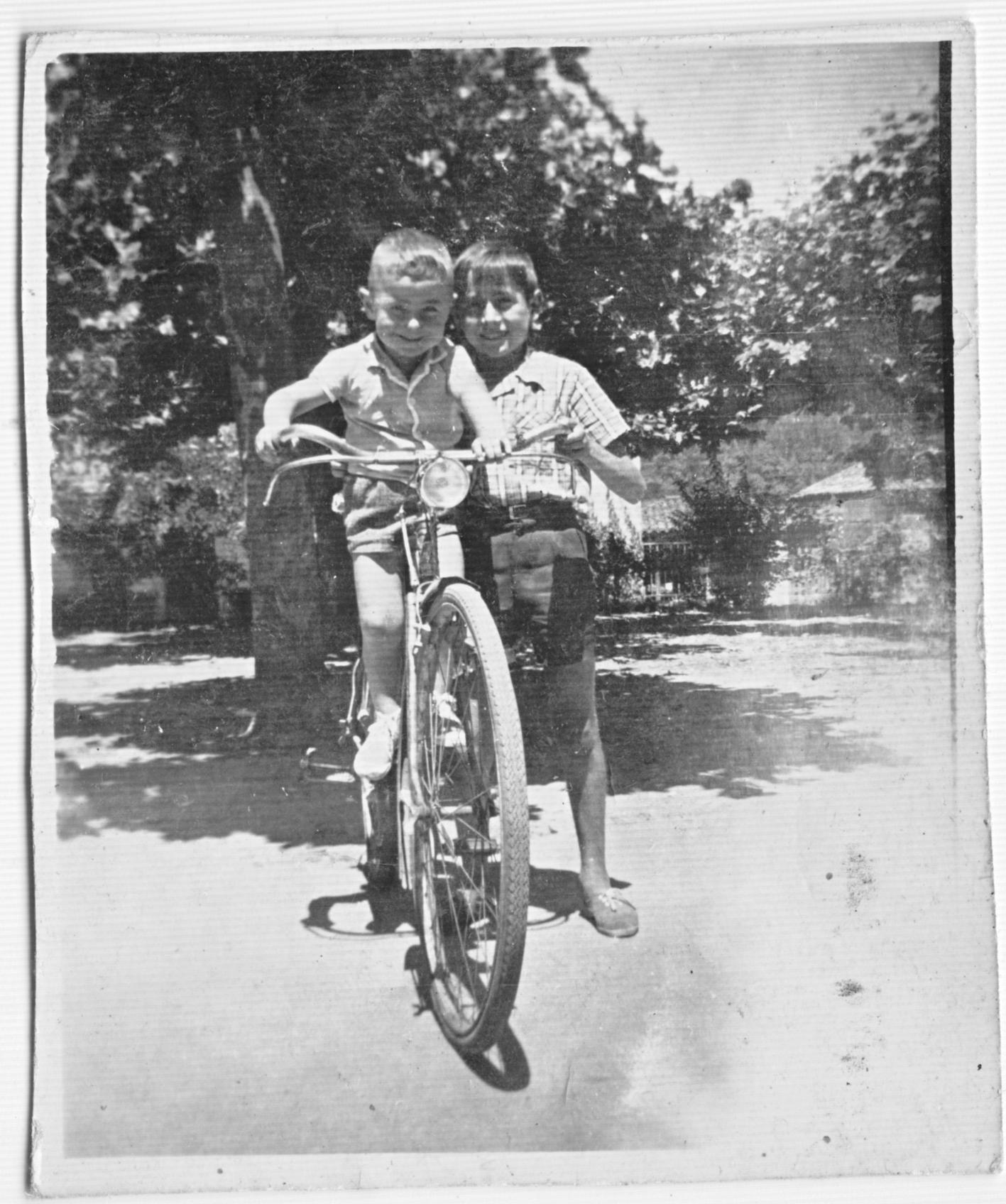 Imagen - Primeros paseos en bici por Villamayor