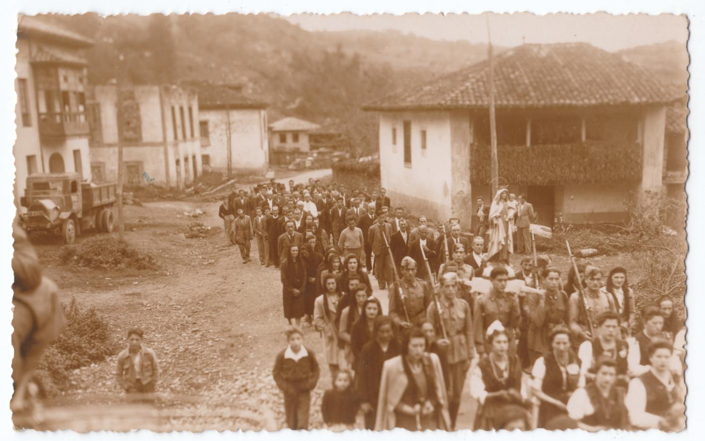 Imagen - Procesión el día de Santa Bárbara en Meré (Llanes)