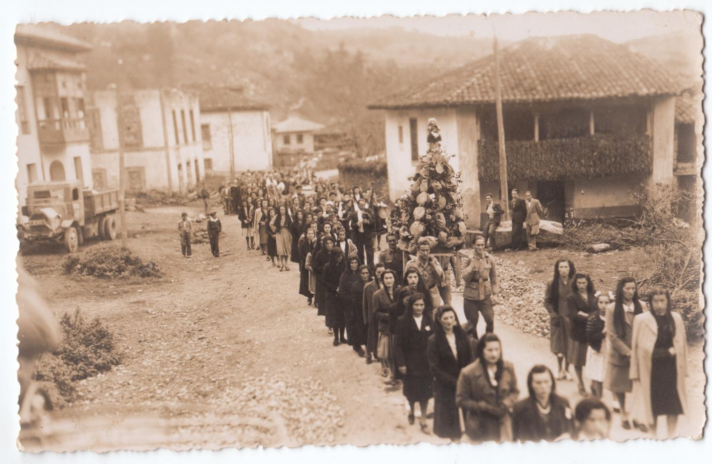 Imagen - Procesión el día de Santa Bárbara en Meré (Llanes)
