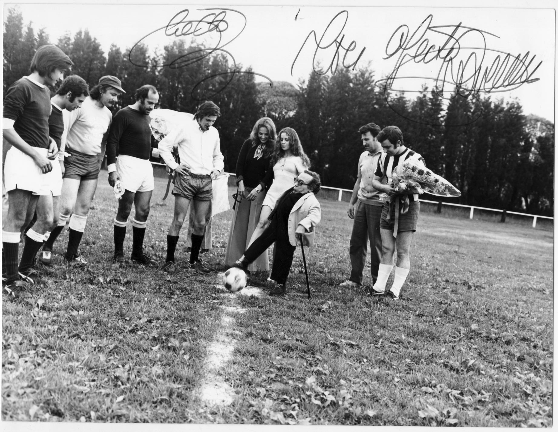 Imagen - Saque de honor de Michael Dum en el partido de fútbol benefico en Villaviciosa