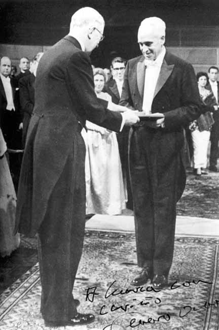 Imagen - Severo Ochoa recibiendo el Premio Nobel de Fisiología y Medicina, año 1959 