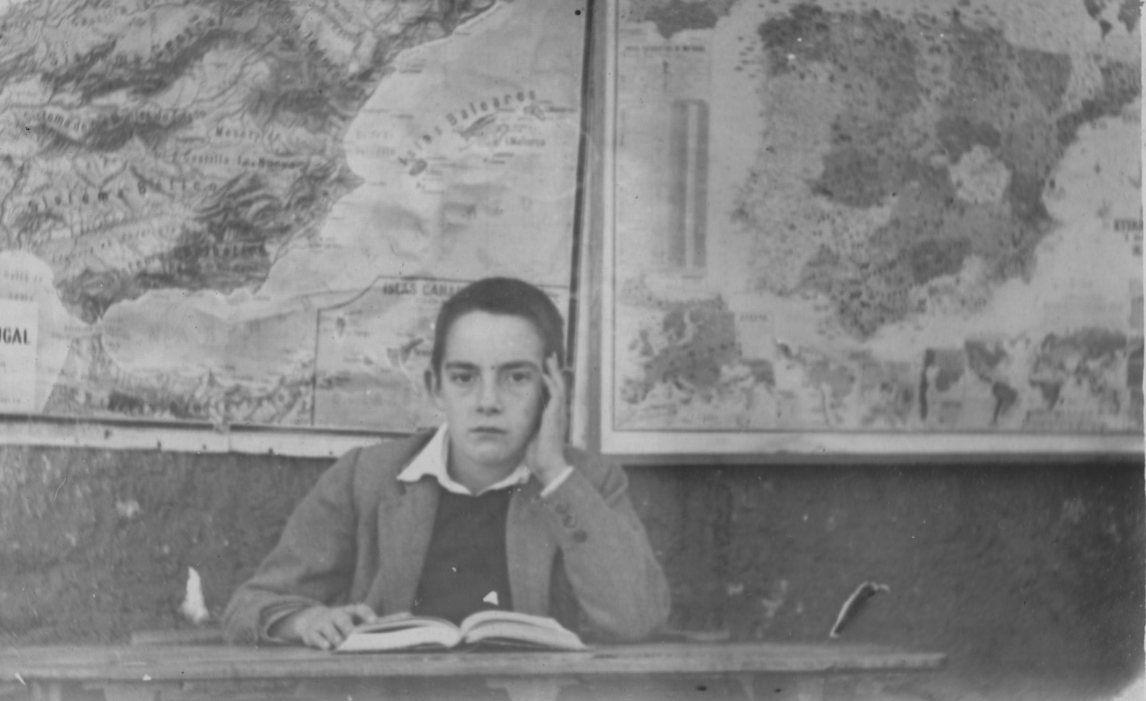 Imagen - Eduardo García Blanco en la escuela de Eno (Amieva)