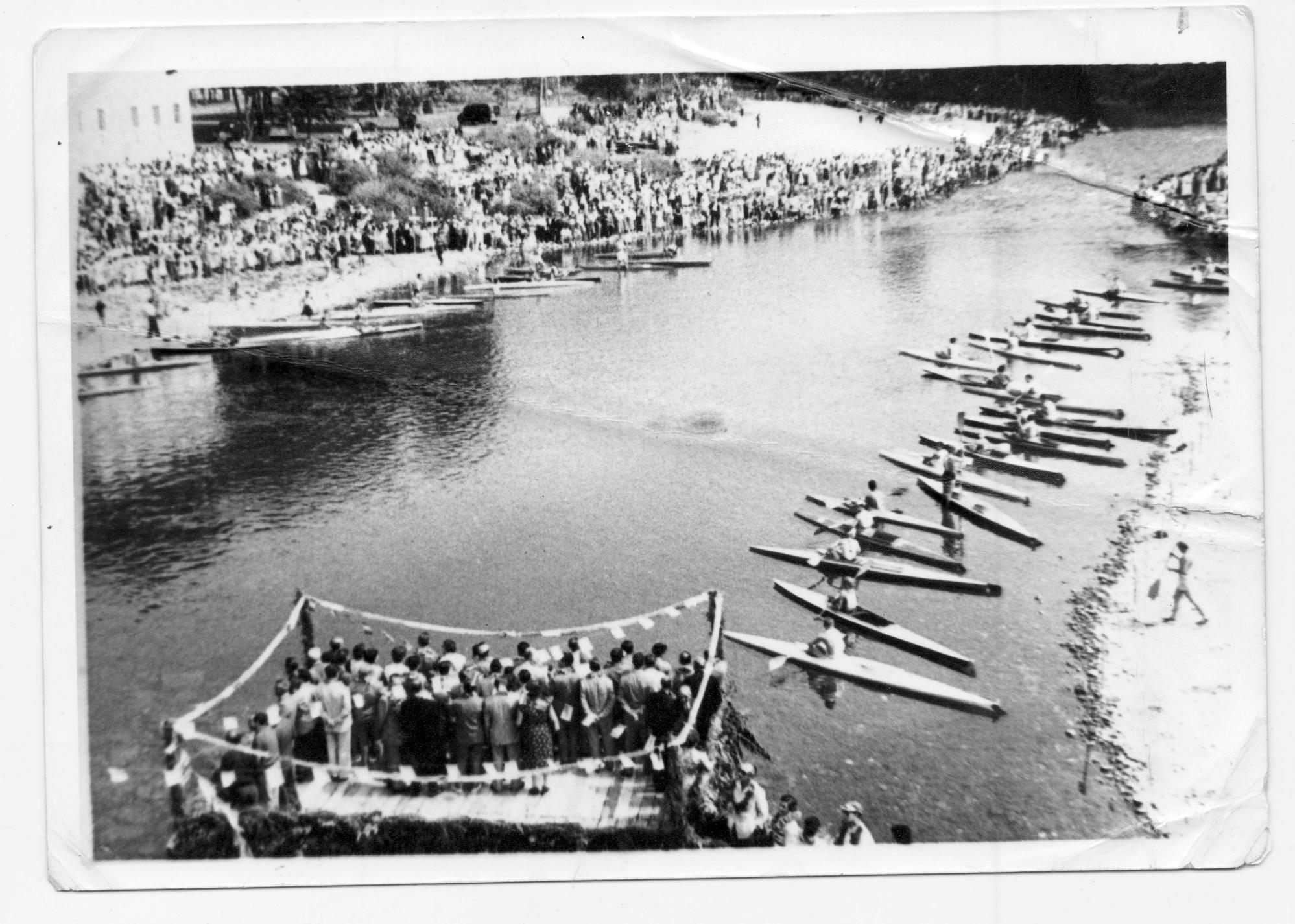 Imagen - El palco para autoridades a la salida del Descenso