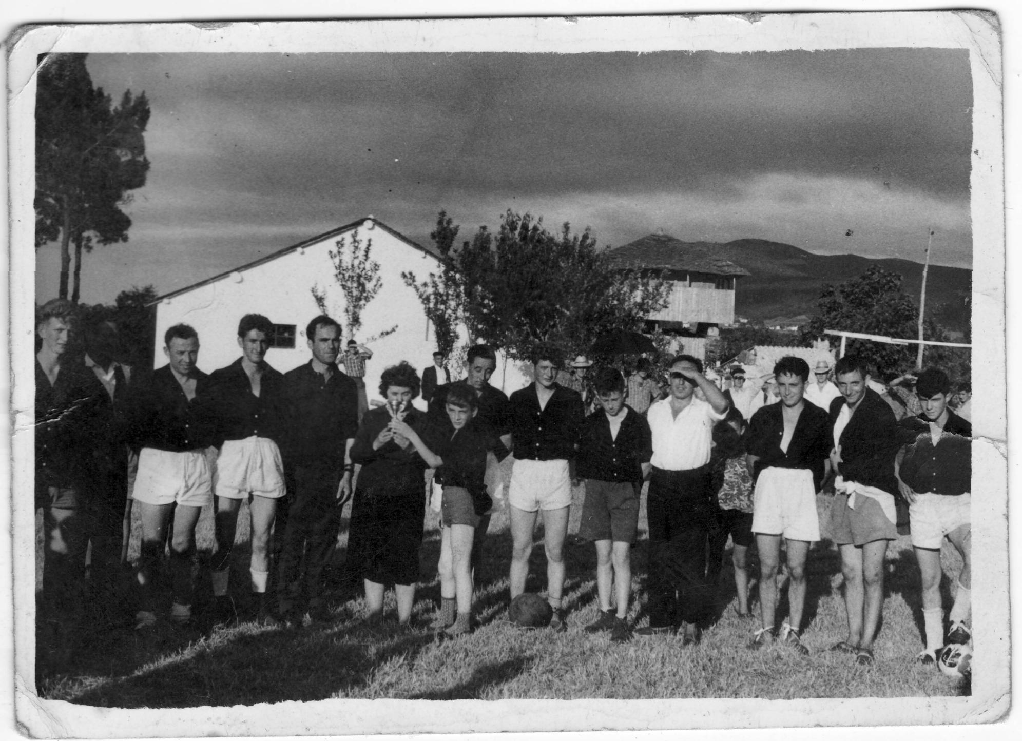 Imagen - Entrega de premios tras encuentro de fútbol, 1970