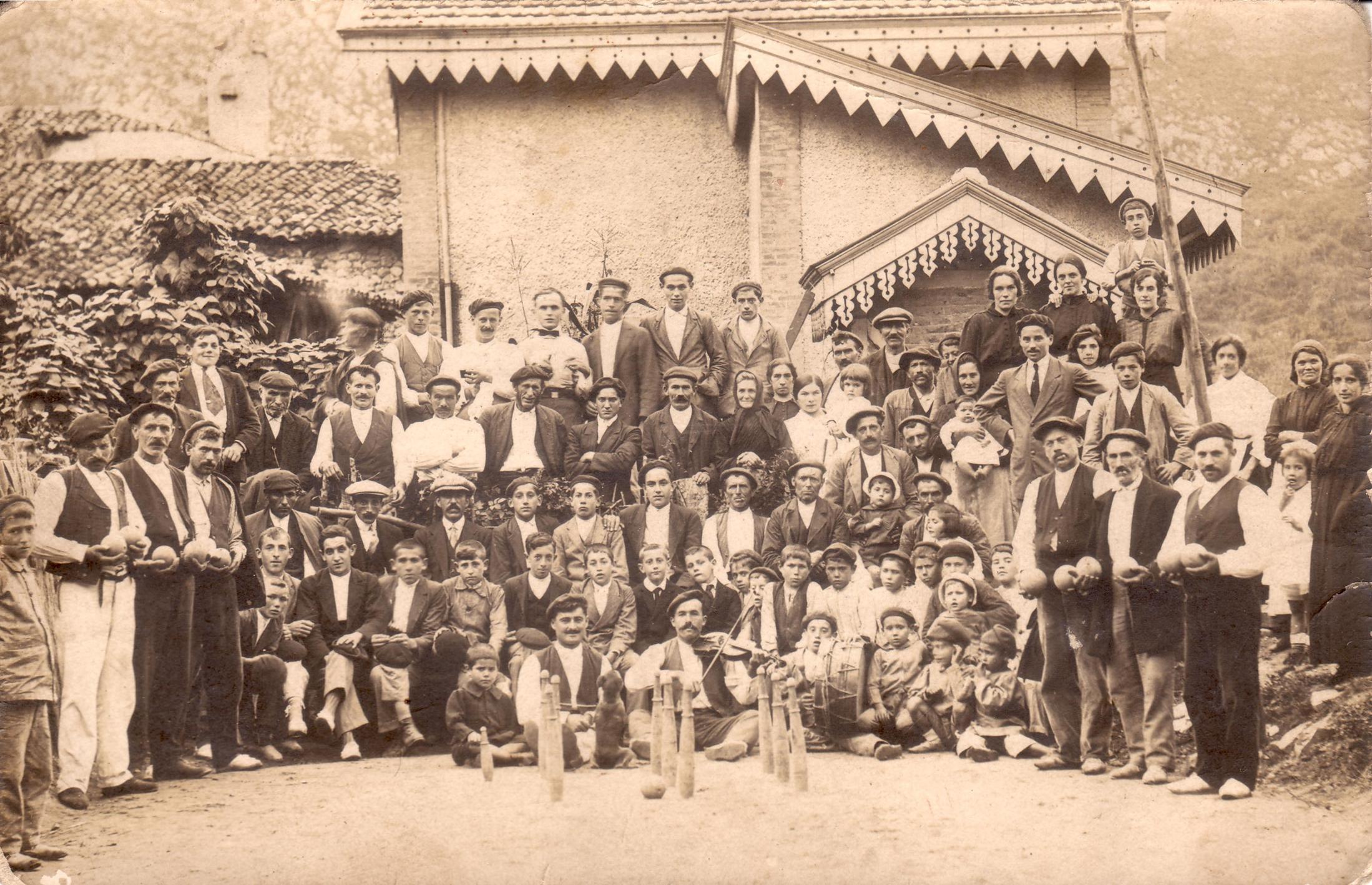 Imagen - Fiesta patronal de Santiago Apóstol en Cuevas del Agua, año 1917