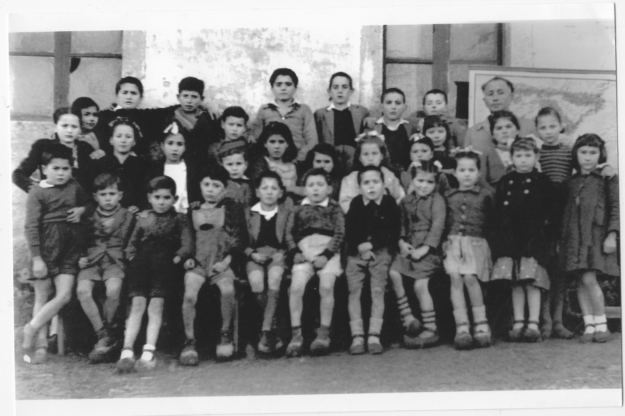 Imagen - Fotografía de escuela de niños y niñas de Eno (Amieva)