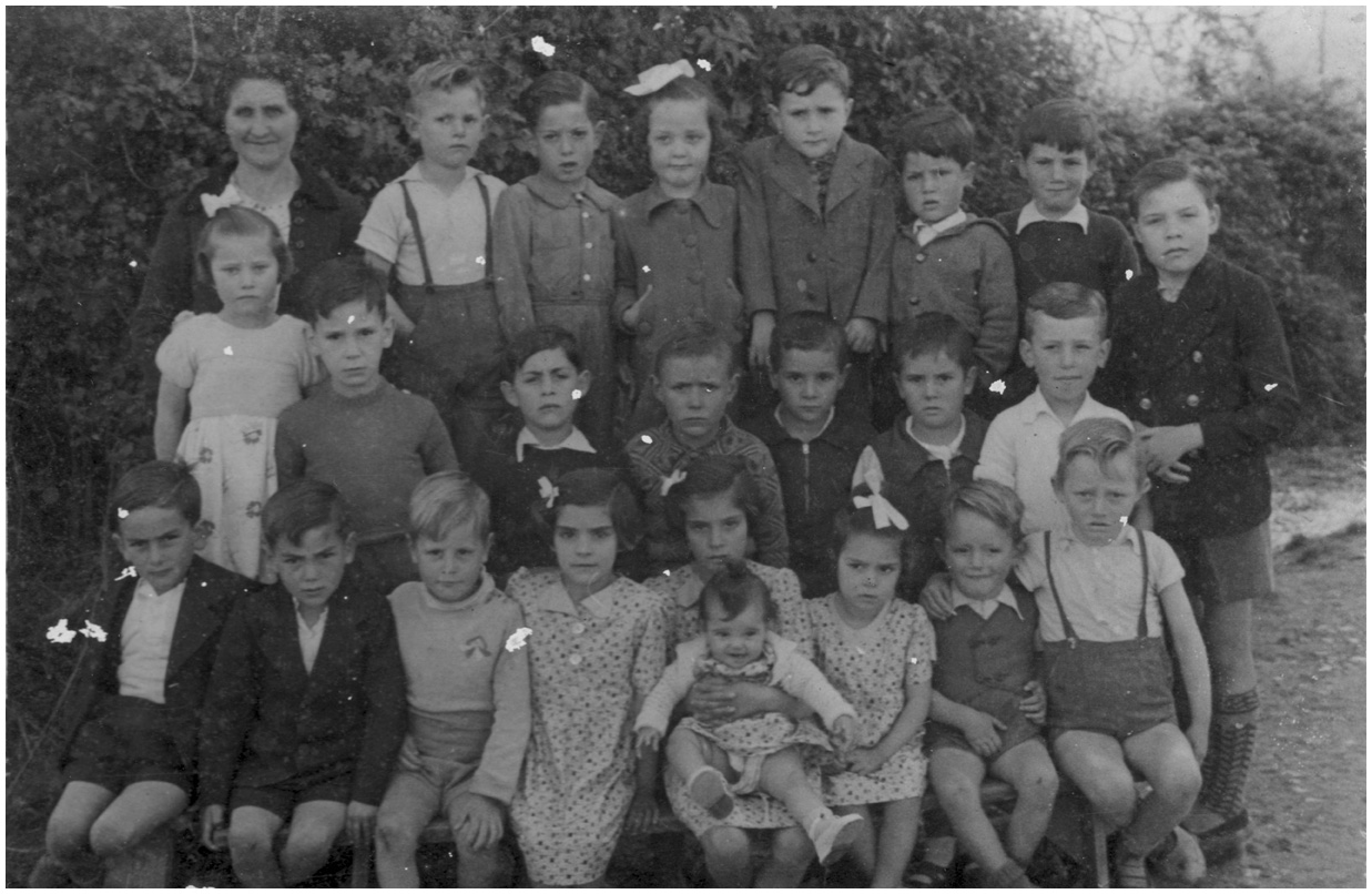 Imagen - Grupo de compañeros del Colegio Escuela de Paraes (Nava)