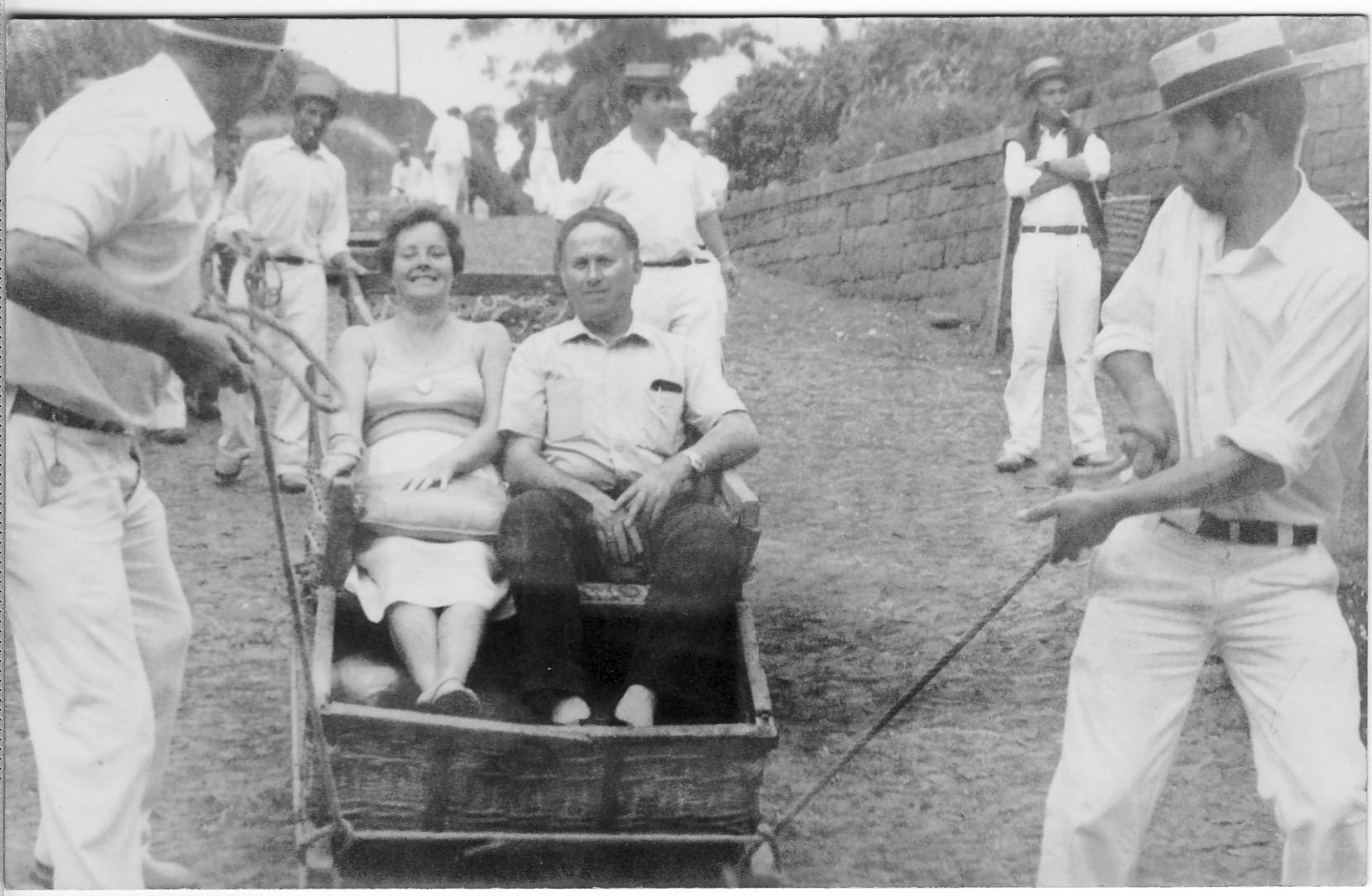 Imagen - José María Álvarez Vega y su esposa Nieves Prieto Fernández. Finchal, Madeira, hacia 1975