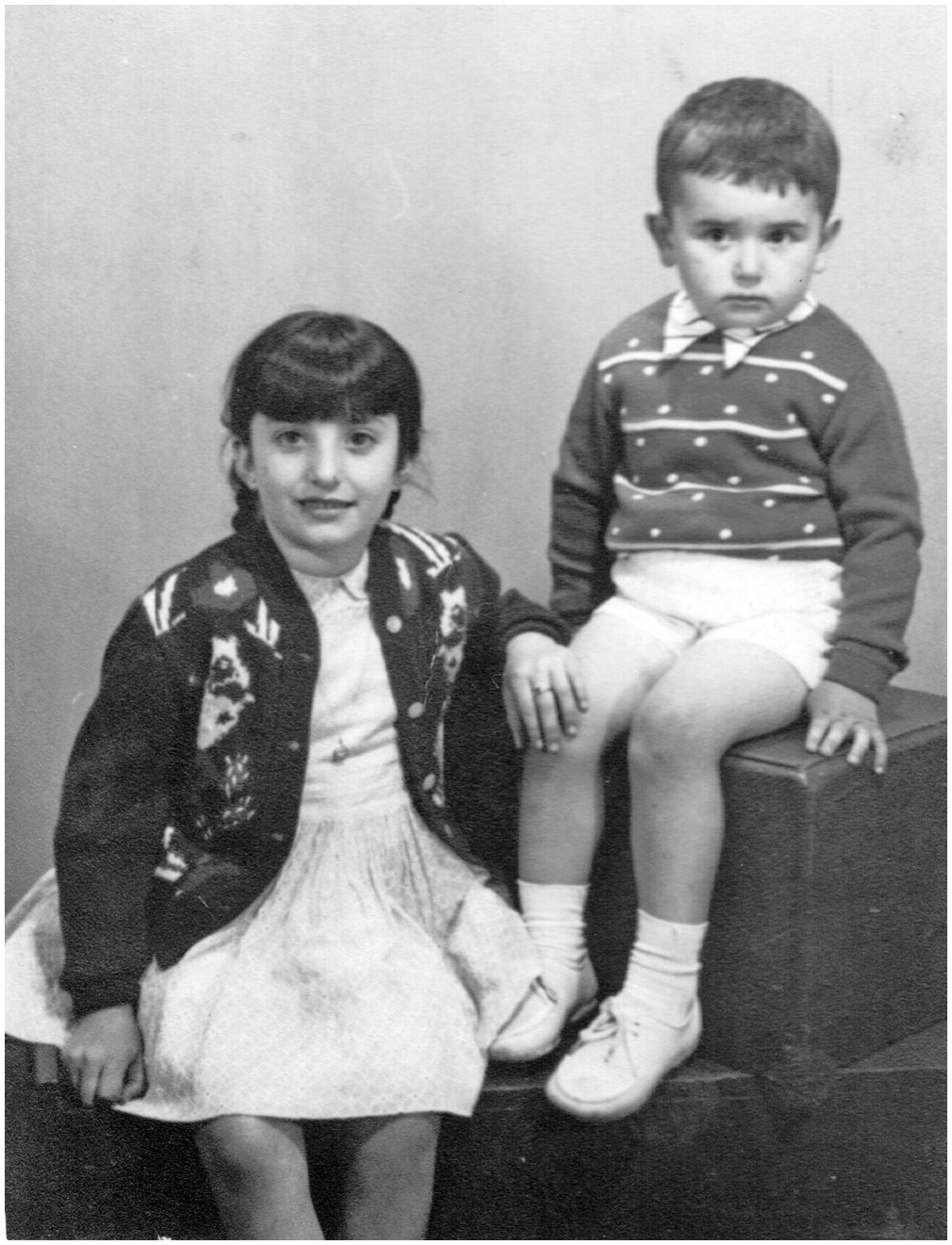 Imagen - José y su hermana María en la escuela de Piedeloro