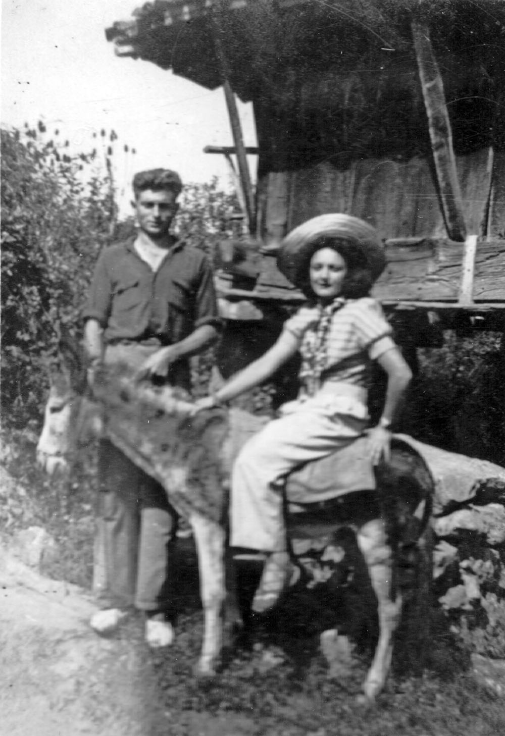 Imagen - Oliva, montada en burro y Adriano Blanco, de Samalea (Piloña)