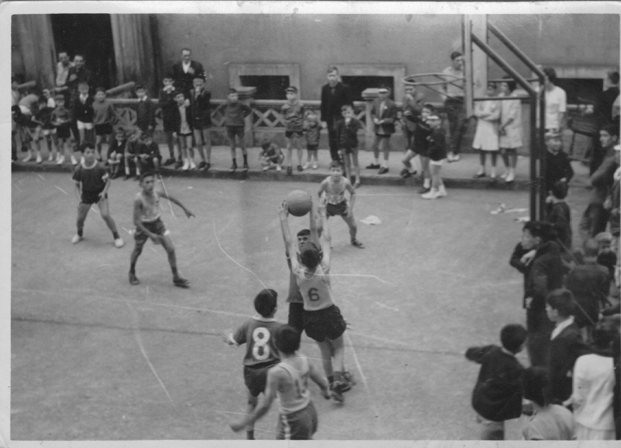 Imagen - Partido de baloncesto en las fiestas de la Juécara