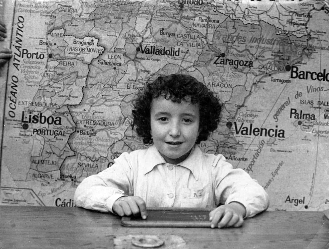 Imagen - Rosina López Rubín, a los 7 años, en la escuela de Piedracea