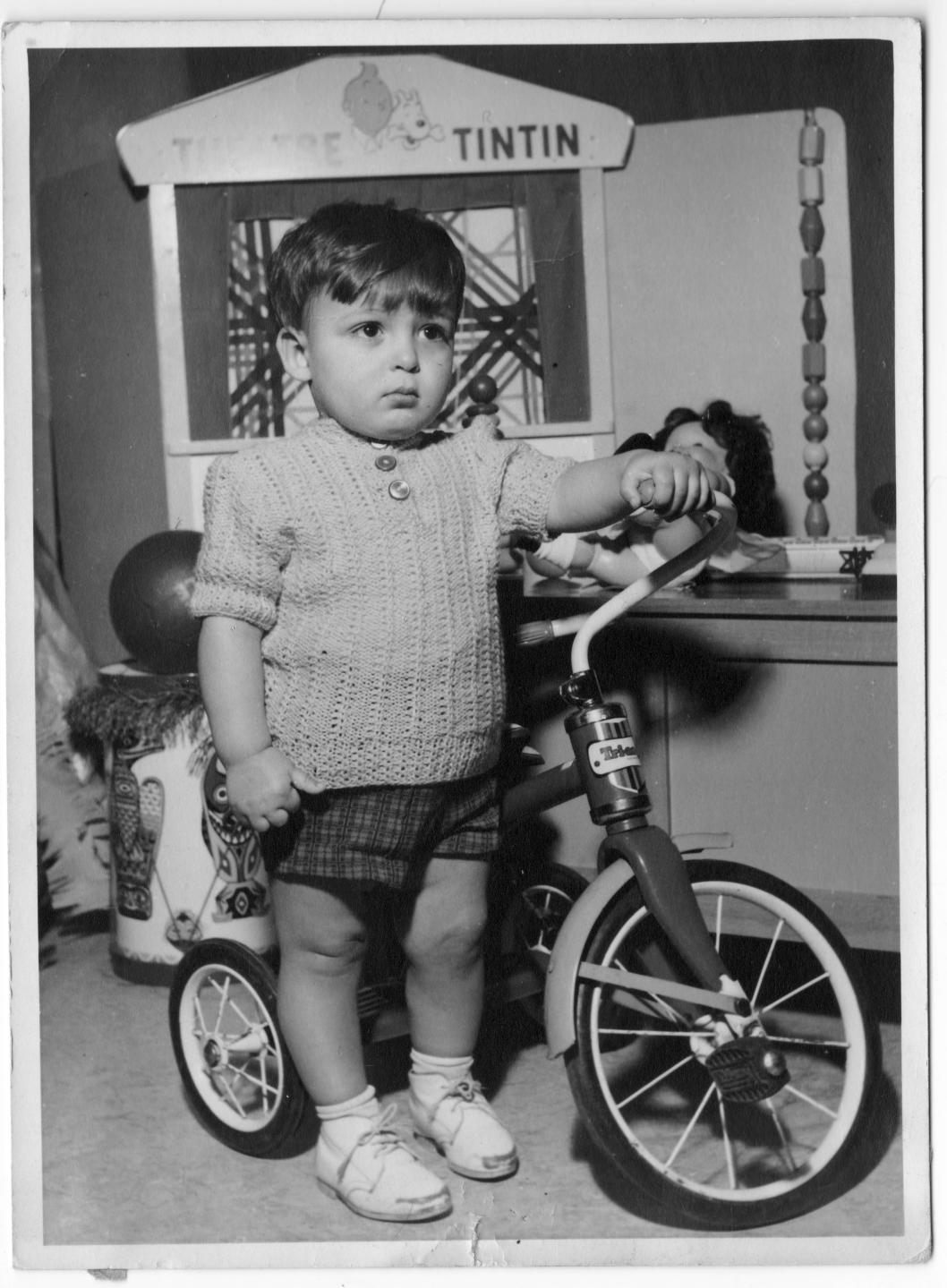 Imagen - Rubén con su triciclo, en Bruselas, hacia 1967