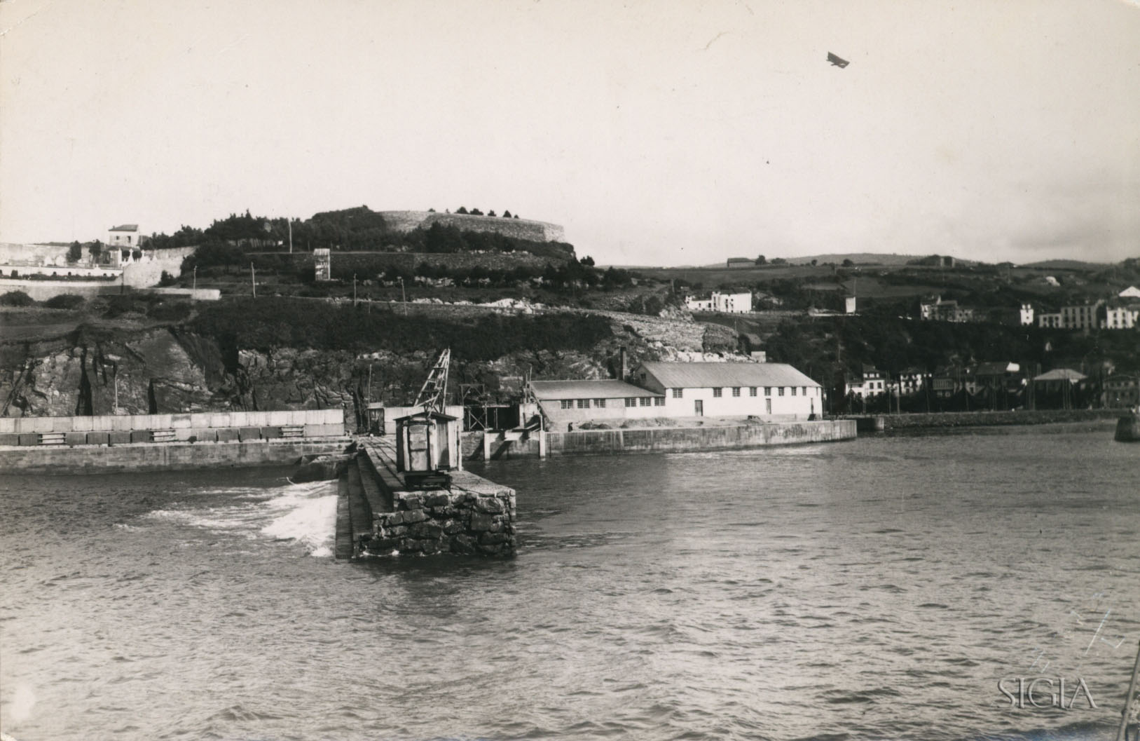 Imagen - Construcción del dique de Canouco en el puerto de Luarca, agosto de 1942