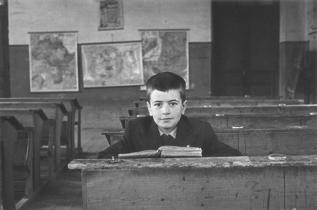 Imagen - Escolar en un aula en Cocañín (S.M.R.A.), 1945