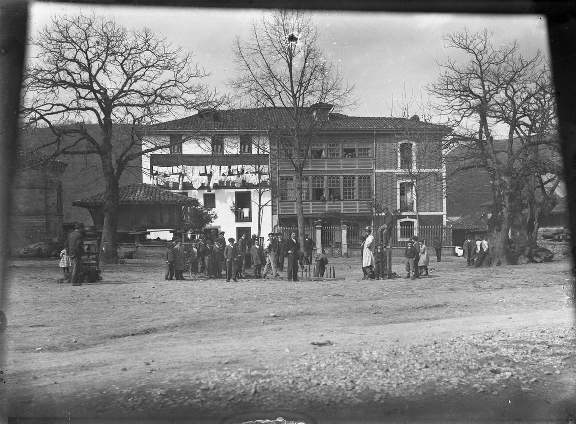 Imagen - Juego de bolos en Villamayor (Piloña), 1915