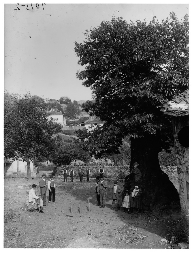 Imagen - Jugando a los bolos en Vega, Puertas de Cabrales, en 1912