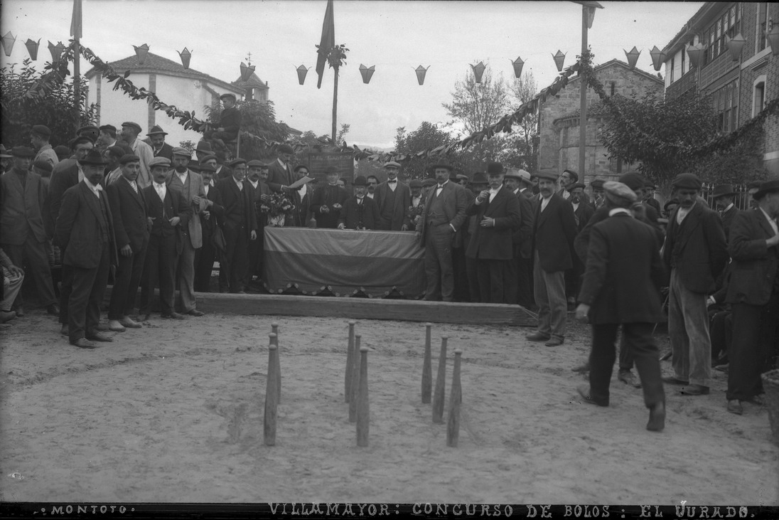 Imagen - Jurado del concurso de bolos en Villamayor (Piloña), 1915