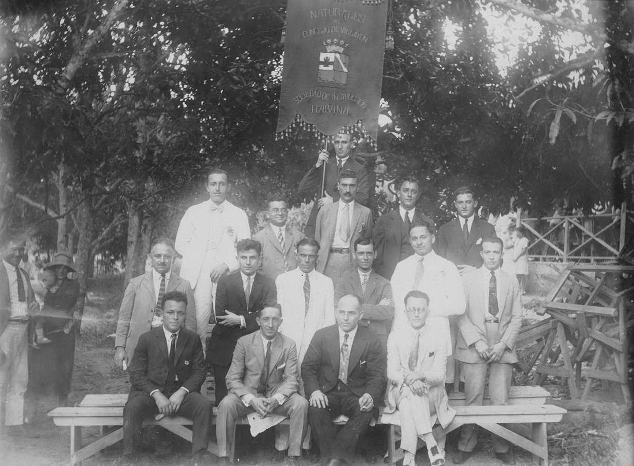 Imagen - Miembros la comisión de una gira de la Sociedad de Instrucción de Naturales de Villayón