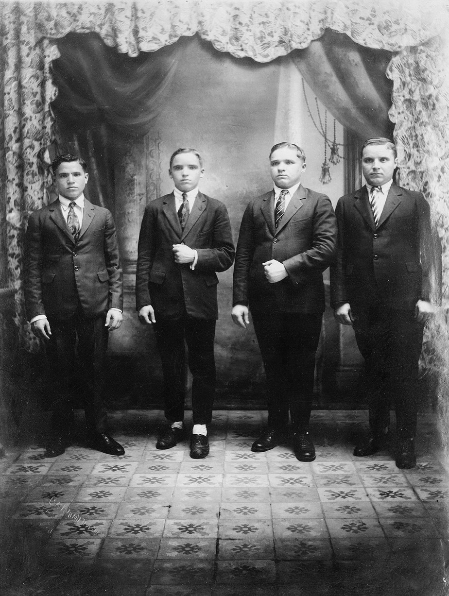 Imagen - Retrato de los hermanos Álvarez Fernández, del concejo de Eilao/Illano, en La Habana, 1926