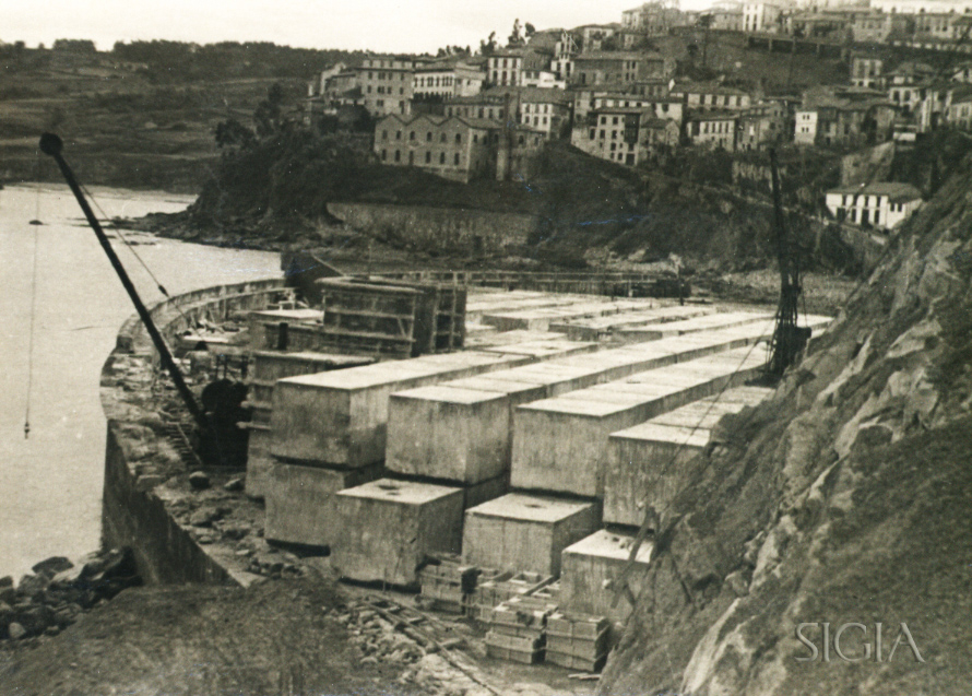 Imagen - Almacén de bloques de las obras del puerto de Lastres, abril de 1950