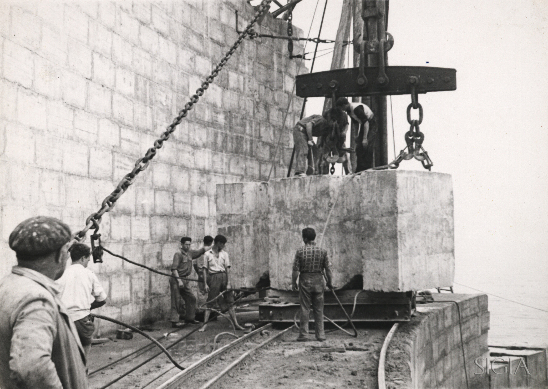 Imagen - Detalle de las obras del puerto de Lastres, 1954